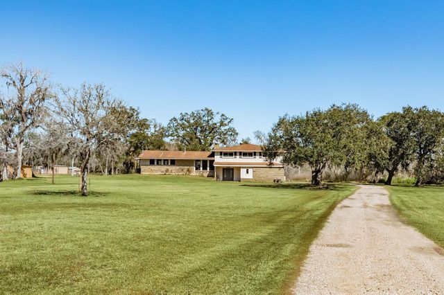 504 W Highway 332 W, Lake Jackson, TX 77566