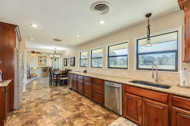 504 W Highway 332 W, Lake Jackson, TX 77566