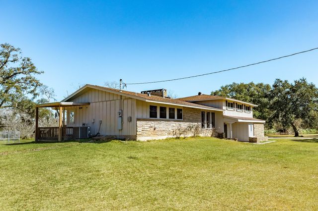 504 W Highway 332 W, Lake Jackson, TX 77566