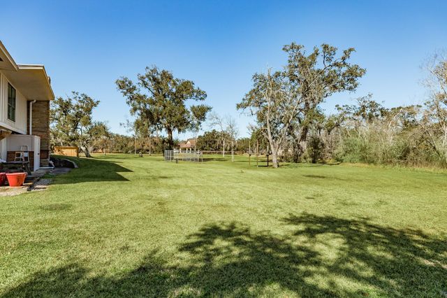 504 W Highway 332 W, Lake Jackson, TX 77566