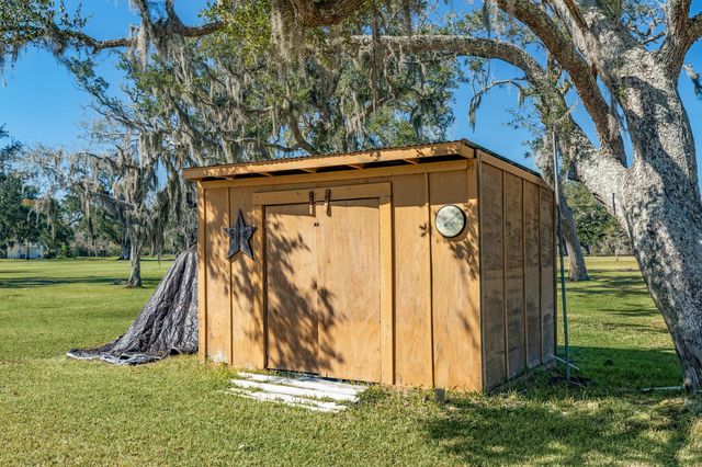 504 W Highway 332 W, Lake Jackson, TX 77566