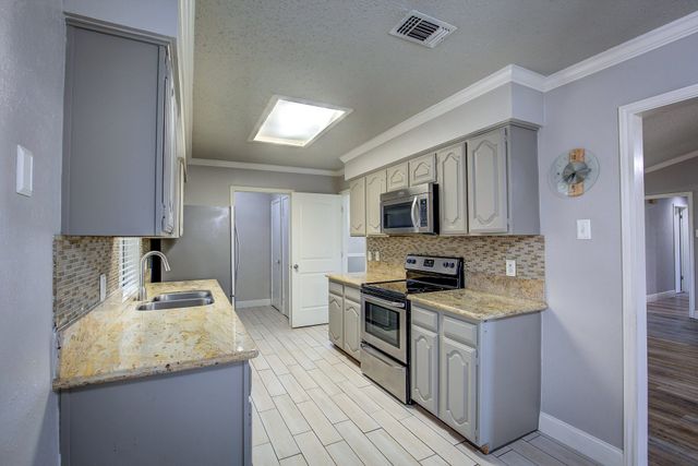 1642 Belltower Drive, Lewisville, TX 75067