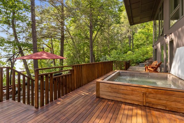 20 WYMAN Drive, Wolfeboro, NH 03894