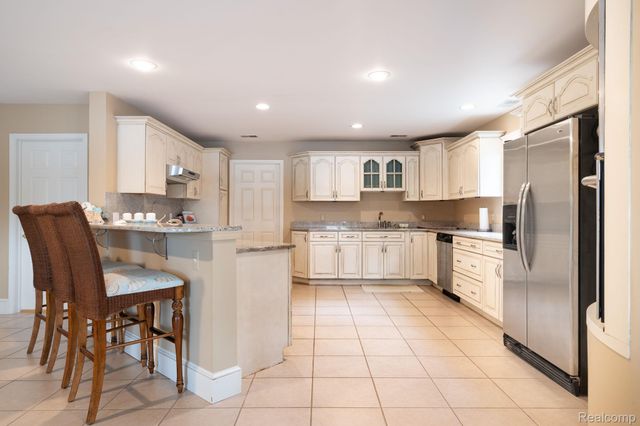 3831 Woodland Drive, Highland Charter Township, MI 48356
