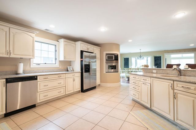 3831 Woodland Drive, Highland Charter Township, MI 48356