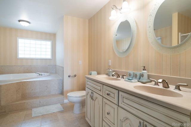 3831 Woodland Drive, Highland Charter Township, MI 48356