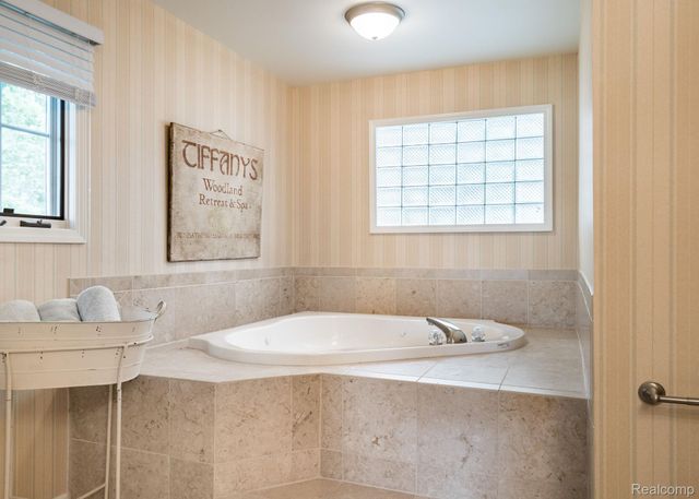 3831 Woodland Drive, Highland Charter Township, MI 48356