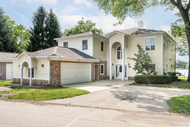3831 Woodland Drive, Highland Charter Township, MI 48356