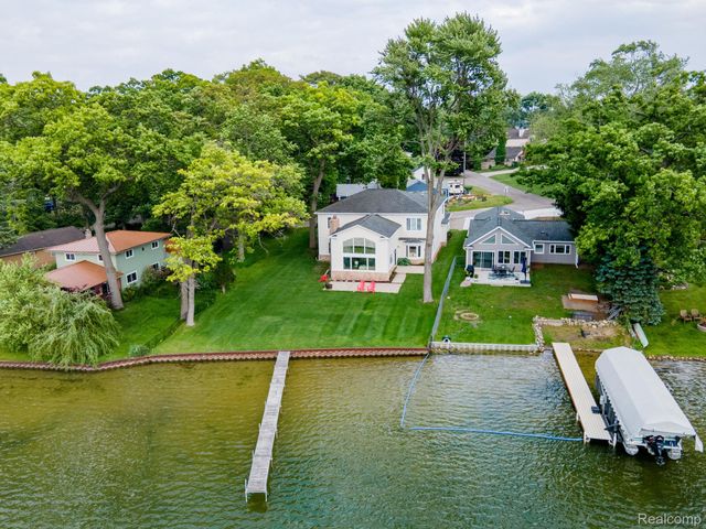 3831 Woodland Drive, Highland Charter Township, MI 48356