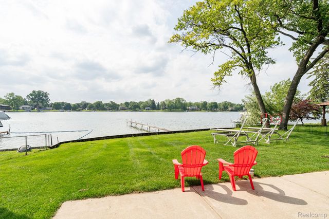 3831 Woodland Drive, Highland Charter Township, MI 48356