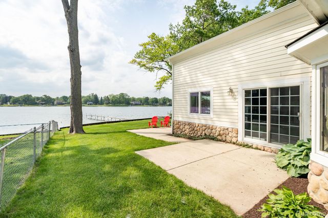 3831 Woodland Drive, Highland Charter Township, MI 48356