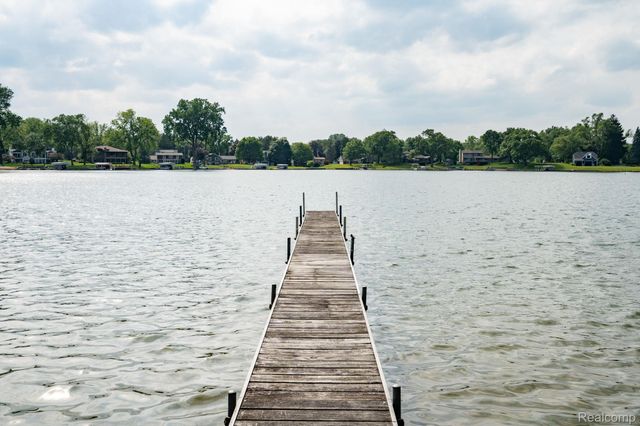 3831 Woodland Drive, Highland Charter Township, MI 48356