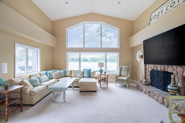 3831 Woodland Drive, Highland Charter Township, MI 48356