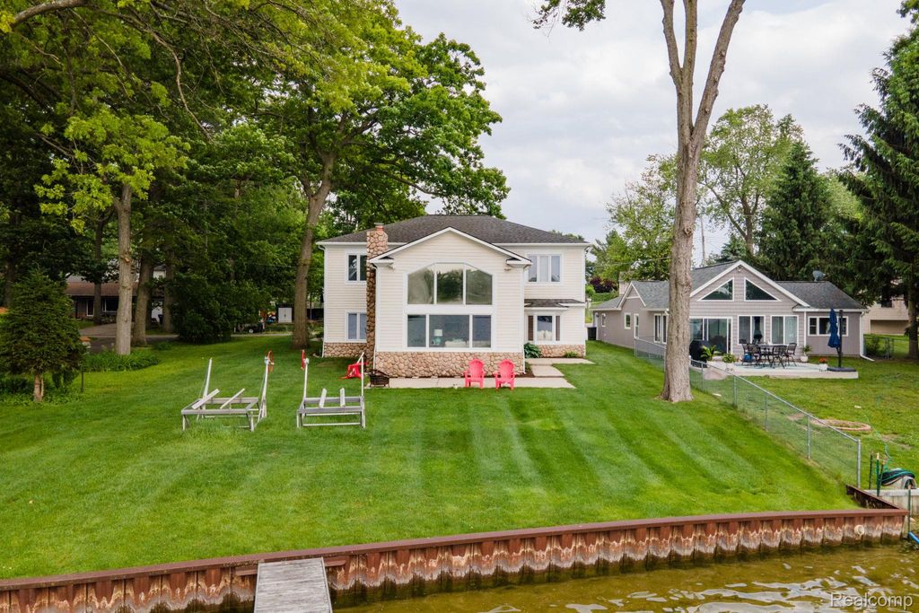3831 Woodland Drive, Highland Charter Township, MI 48356