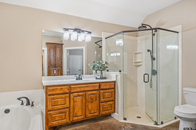 13165 Vicki Lynn Ln, Troup, TX 75789