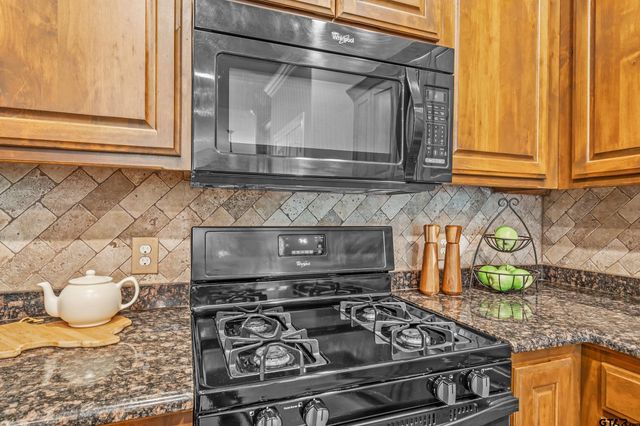 13165 Vicki Lynn Ln, Troup, TX 75789