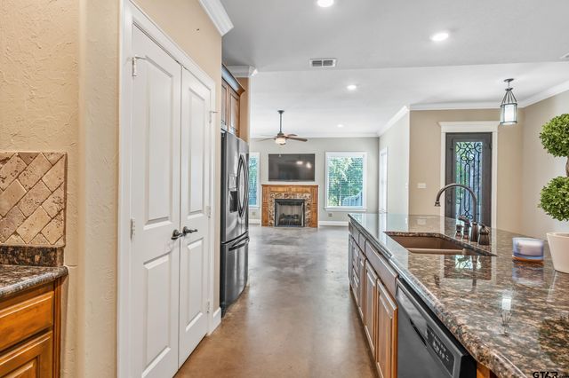 13165 Vicki Lynn Ln, Troup, TX 75789