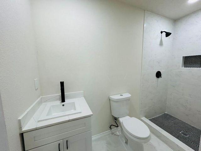 7410 Lakehurst Drive, Houston, TX 77087