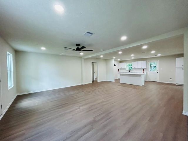 7410 Lakehurst Drive, Houston, TX 77087