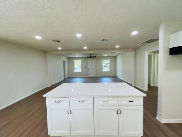 7410 Lakehurst Drive, Houston, TX 77087