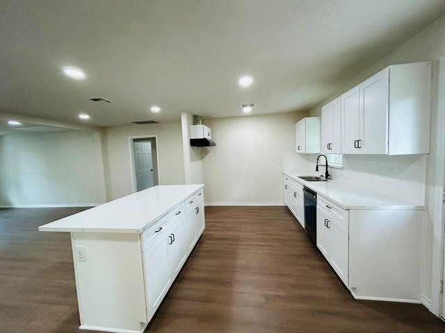 7410 Lakehurst Drive, Houston, TX 77087