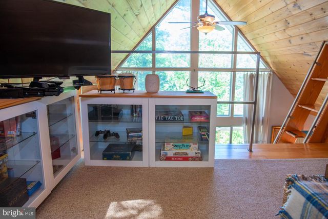 590 WHISPERING PINES WAY, Lost City, WV 26810