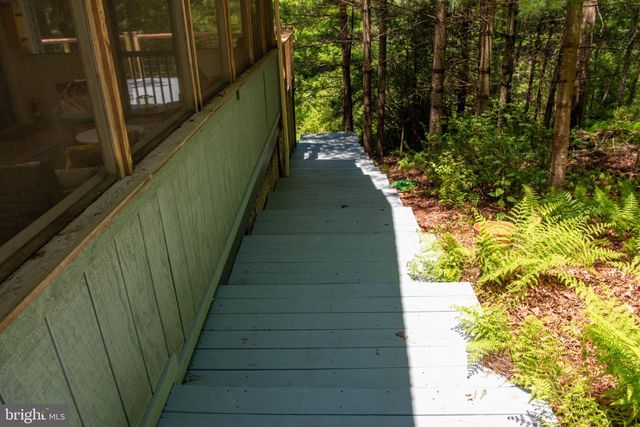 590 WHISPERING PINES WAY, Lost City, WV 26810