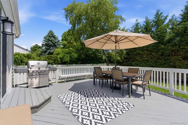 42 Kathleen Drive E, Syosset, NY 11791