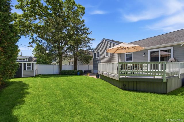 42 Kathleen Drive E, Syosset, NY 11791