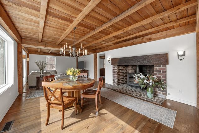 3767 Oak Ln NE, North Liberty, IA 52317