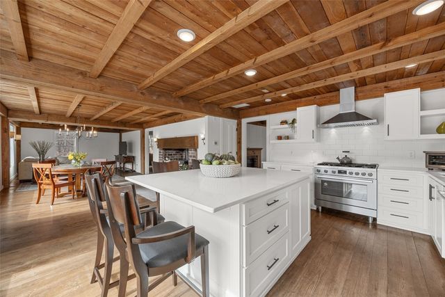 3767 Oak Ln NE, North Liberty, IA 52317