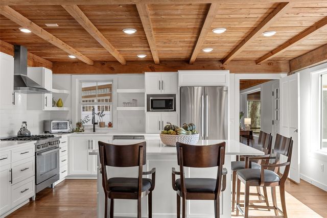 3767 Oak Ln NE, North Liberty, IA 52317