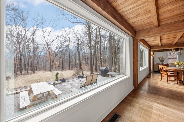 3767 Oak Ln NE, North Liberty, IA 52317