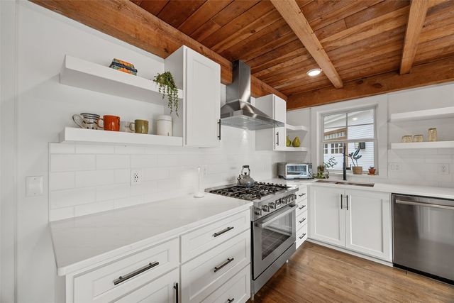 3767 Oak Ln NE, North Liberty, IA 52317