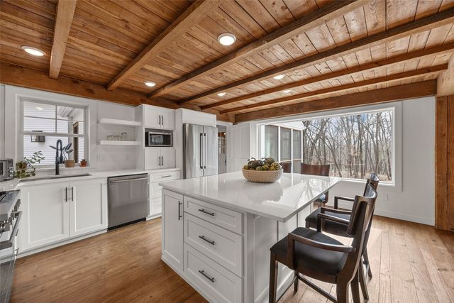 3767 Oak Ln NE, North Liberty, IA 52317