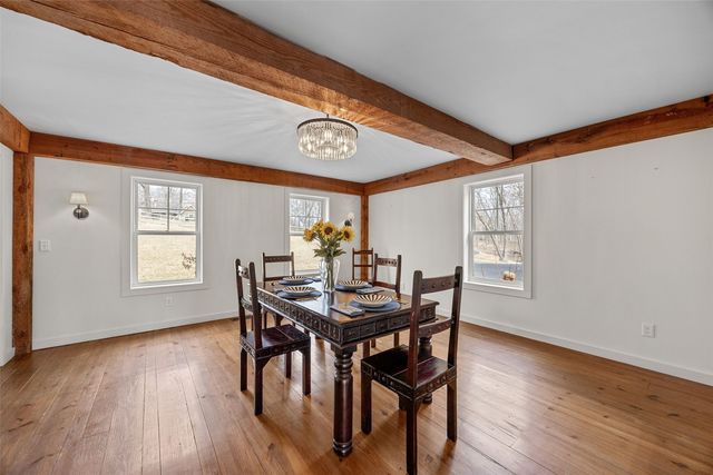 3767 Oak Ln NE, North Liberty, IA 52317