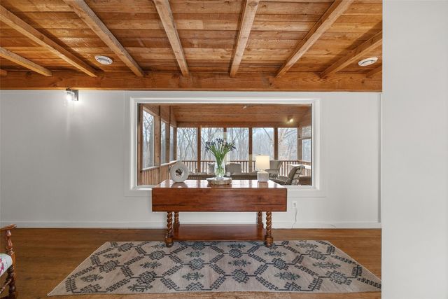 3767 Oak Ln NE, North Liberty, IA 52317