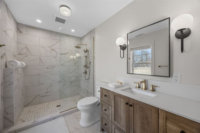 3767 Oak Ln NE, North Liberty, IA 52317