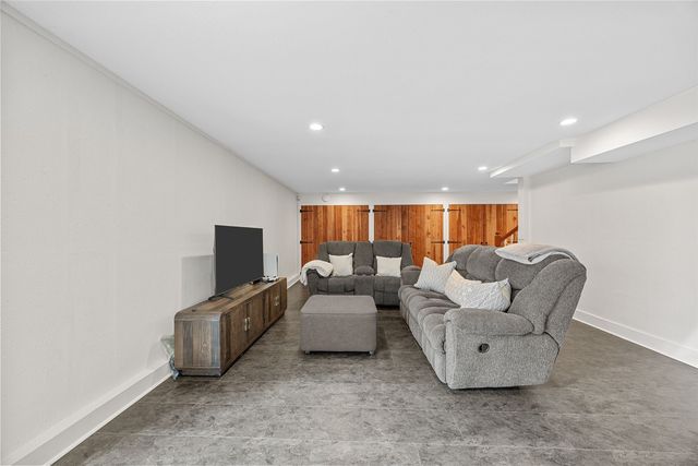 3767 Oak Ln NE, North Liberty, IA 52317