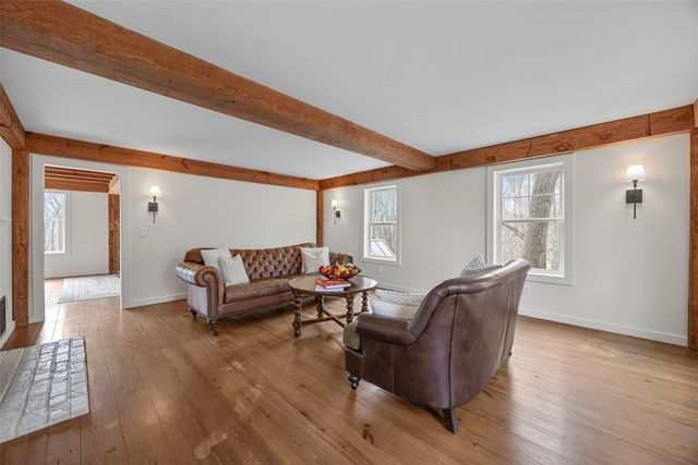 3767 Oak Ln NE, North Liberty, IA 52317