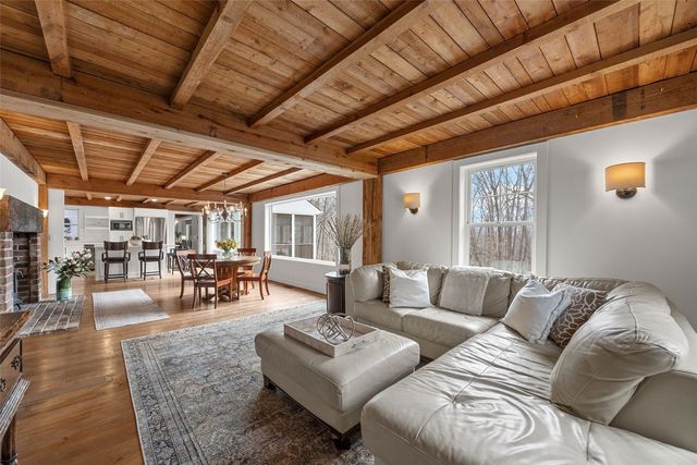 3767 Oak Ln NE, North Liberty, IA 52317