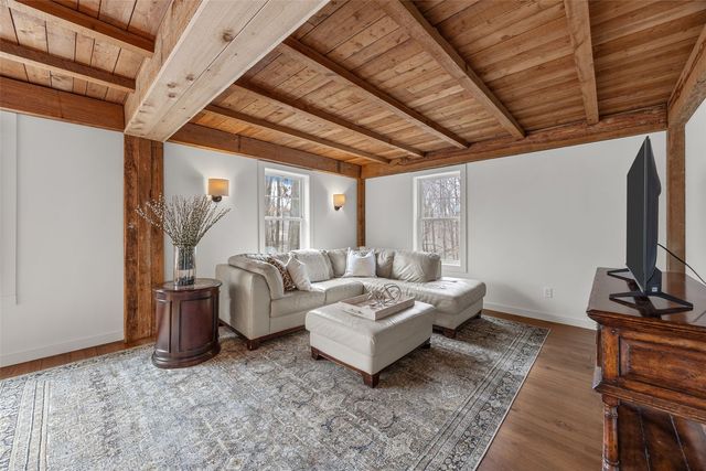 3767 Oak Ln NE, North Liberty, IA 52317