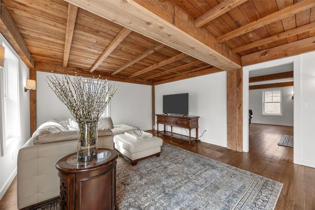 3767 Oak Ln NE, North Liberty, IA 52317