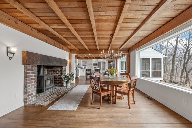 3767 Oak Ln NE, North Liberty, IA 52317