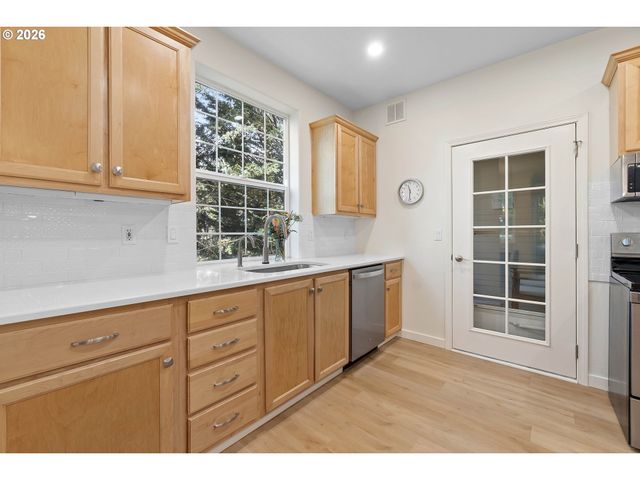 4195 SUMMERLINN Dr, West Linn, OR 97068