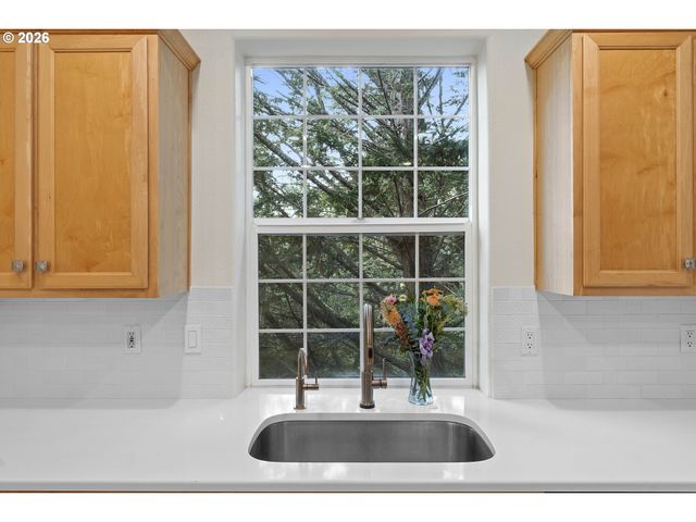4195 SUMMERLINN Dr, West Linn, OR 97068