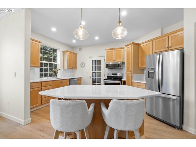 4195 SUMMERLINN Dr, West Linn, OR 97068