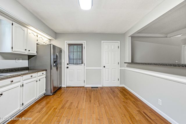 107 Buttercup Rd, Louisville, KY 40218