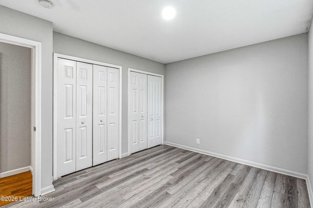 107 Buttercup Rd, Louisville, KY 40218
