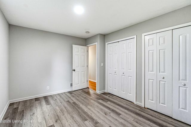 107 Buttercup Rd, Louisville, KY 40218
